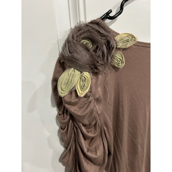 Susan Lawrence Brown Ruched Sleeve Top With Floral Accent Top Size Large - Picture 4 of 8